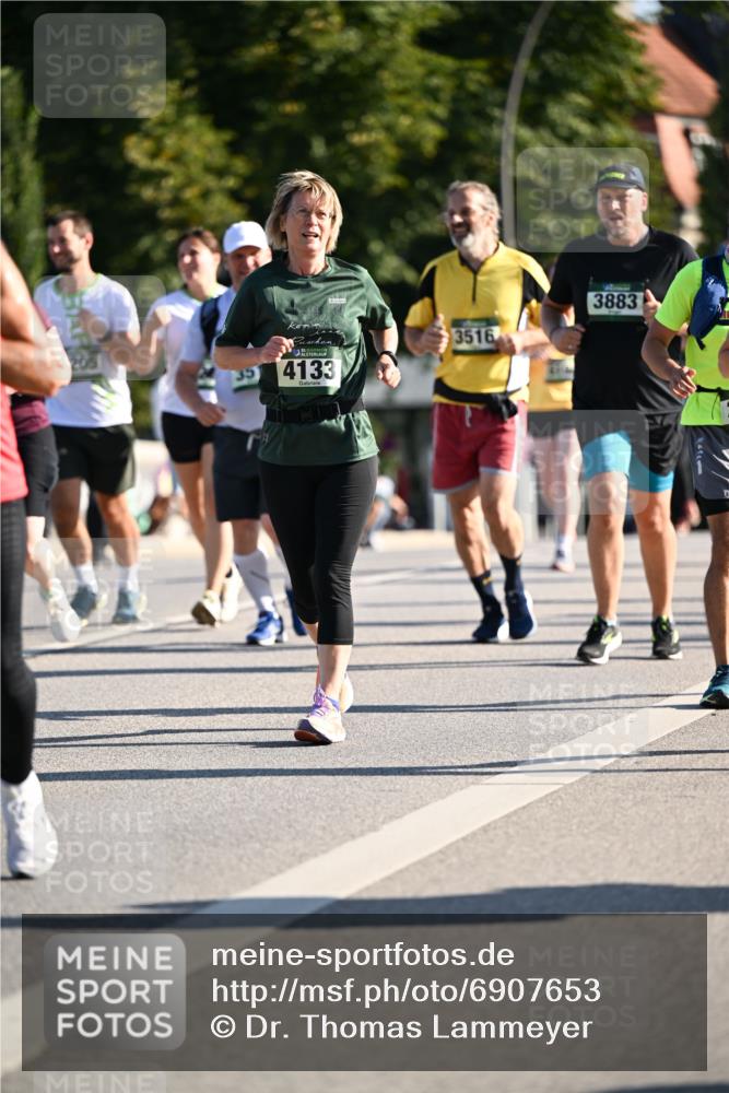 01.09.2024 - BARMER Alsterlauf Dr. Thomas Lammeyer http://msf.ph/oto/6907653 01.09.2024 09:42:50 Laufen 205, 4133, 3516, 3883 meine-sportfotos.de