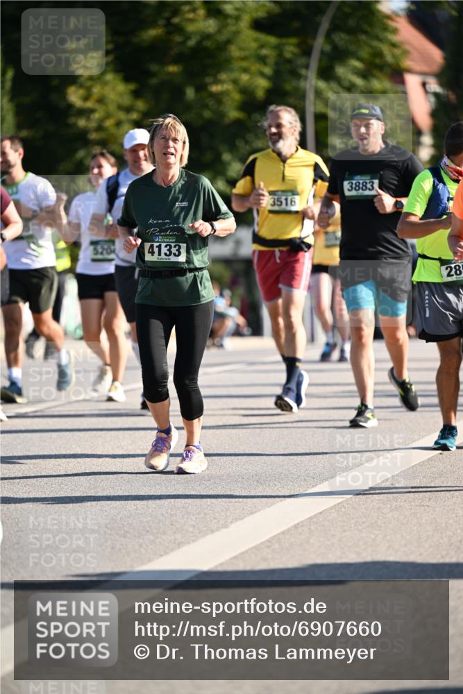 01.09.2024 - BARMER Alsterlauf Dr. Thomas Lammeyer http://msf.ph/oto/6907660 01.09.2024 09:42:51 Laufen 5201, 4133, 3516, 3883, 28 meine-sportfotos.de