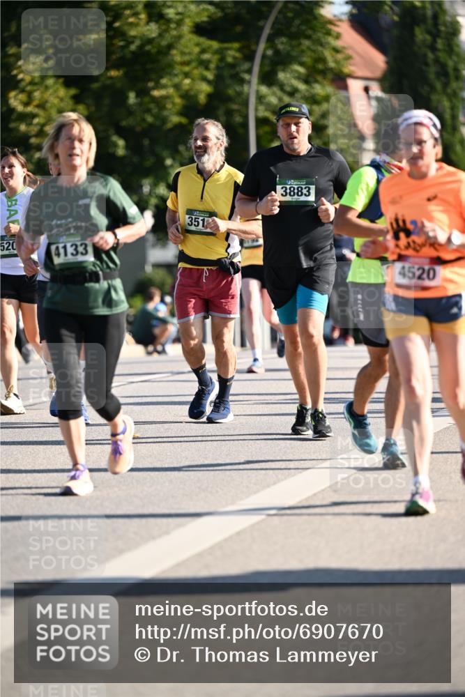 01.09.2024 - BARMER Alsterlauf Dr. Thomas Lammeyer http://msf.ph/oto/6907670 01.09.2024 09:42:51 Laufen 3518, 520, 4133, 3883, 4520 meine-sportfotos.de