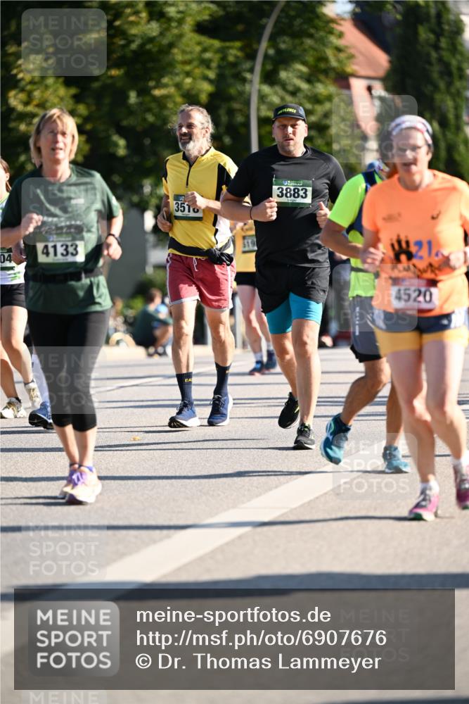 01.09.2024 - BARMER Alsterlauf Dr. Thomas Lammeyer http://msf.ph/oto/6907676 01.09.2024 09:42:51 Laufen 04, 4133, 351, 3883, 21, 4520 meine-sportfotos.de