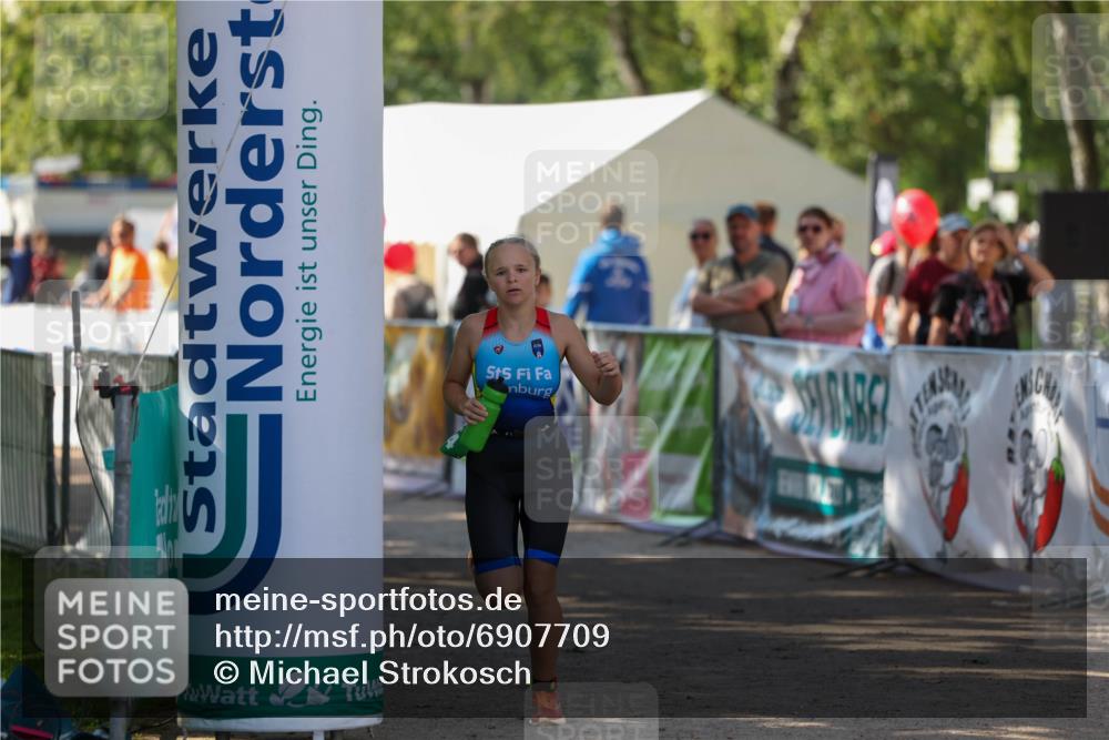01.09.2024 - 17. Tribühne Triathlon Michael Strokosch http://msf.ph/oto/6907709 01.09.2024 11:25:51 Ziel 184 meine-sportfotos.de
