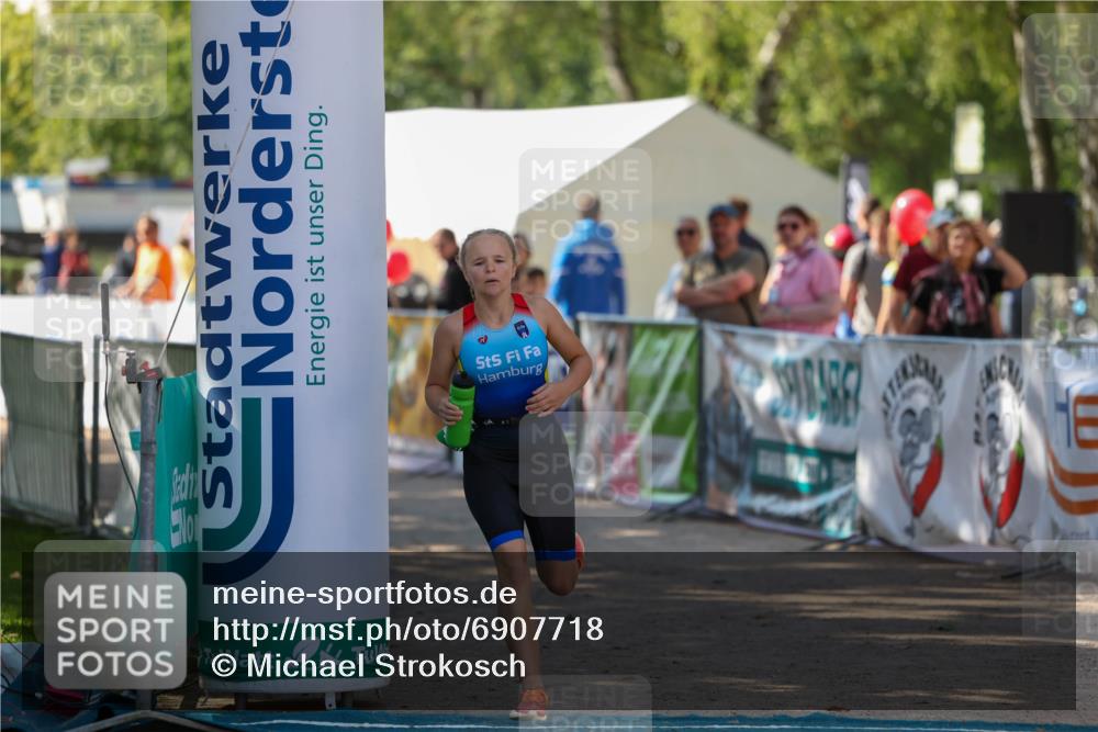 01.09.2024 - 17. Tribühne Triathlon Michael Strokosch http://msf.ph/oto/6907718 01.09.2024 11:25:51 Ziel 184 meine-sportfotos.de