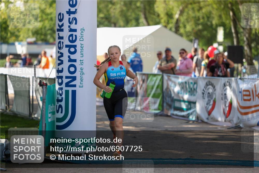 01.09.2024 - 17. Tribühne Triathlon Michael Strokosch http://msf.ph/oto/6907725 01.09.2024 11:25:51 Ziel 184 meine-sportfotos.de