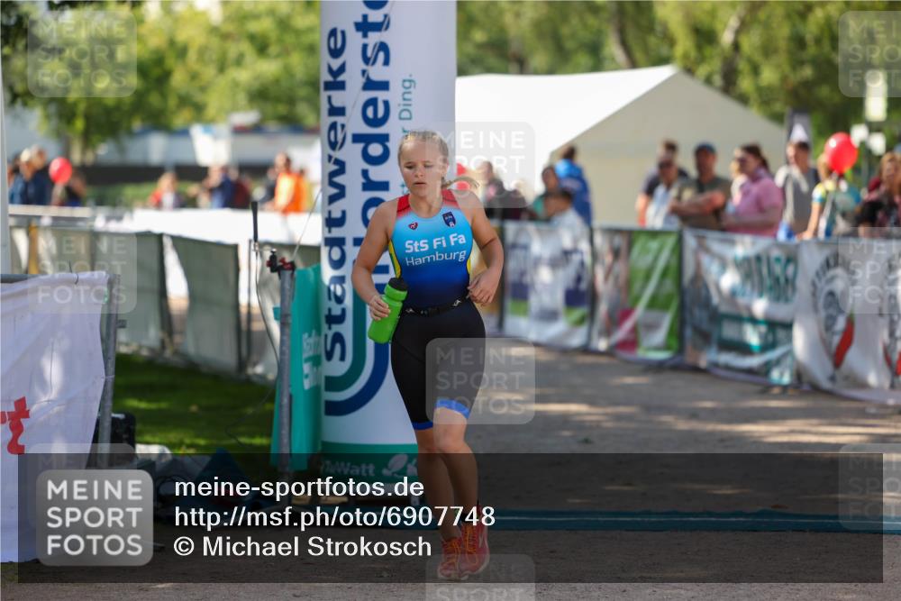 01.09.2024 - 17. Tribühne Triathlon Michael Strokosch http://msf.ph/oto/6907748 01.09.2024 11:25:52 Ziel 184 meine-sportfotos.de