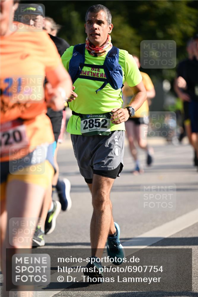 01.09.2024 - BARMER Alsterlauf Dr. Thomas Lammeyer http://msf.ph/oto/6907754 01.09.2024 09:42:54 Laufen 21, 20, 2852 meine-sportfotos.de