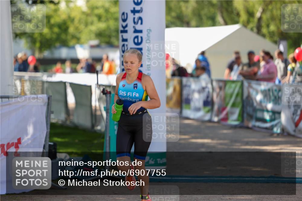 01.09.2024 - 17. Tribühne Triathlon Michael Strokosch http://msf.ph/oto/6907755 01.09.2024 11:25:52 Ziel 184 meine-sportfotos.de
