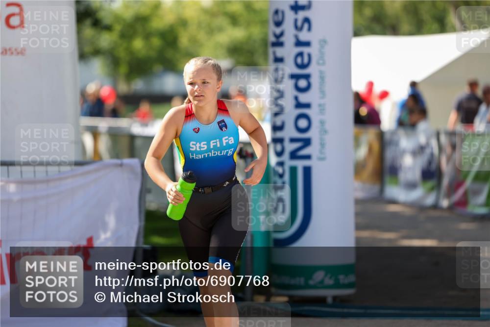 01.09.2024 - 17. Tribühne Triathlon Michael Strokosch http://msf.ph/oto/6907768 01.09.2024 11:25:53 Ziel 184 meine-sportfotos.de