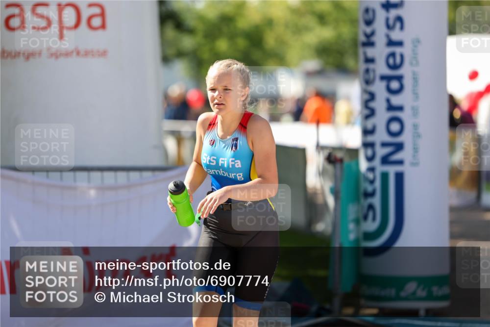 01.09.2024 - 17. Tribühne Triathlon Michael Strokosch http://msf.ph/oto/6907774 01.09.2024 11:25:53 Ziel 184 meine-sportfotos.de
