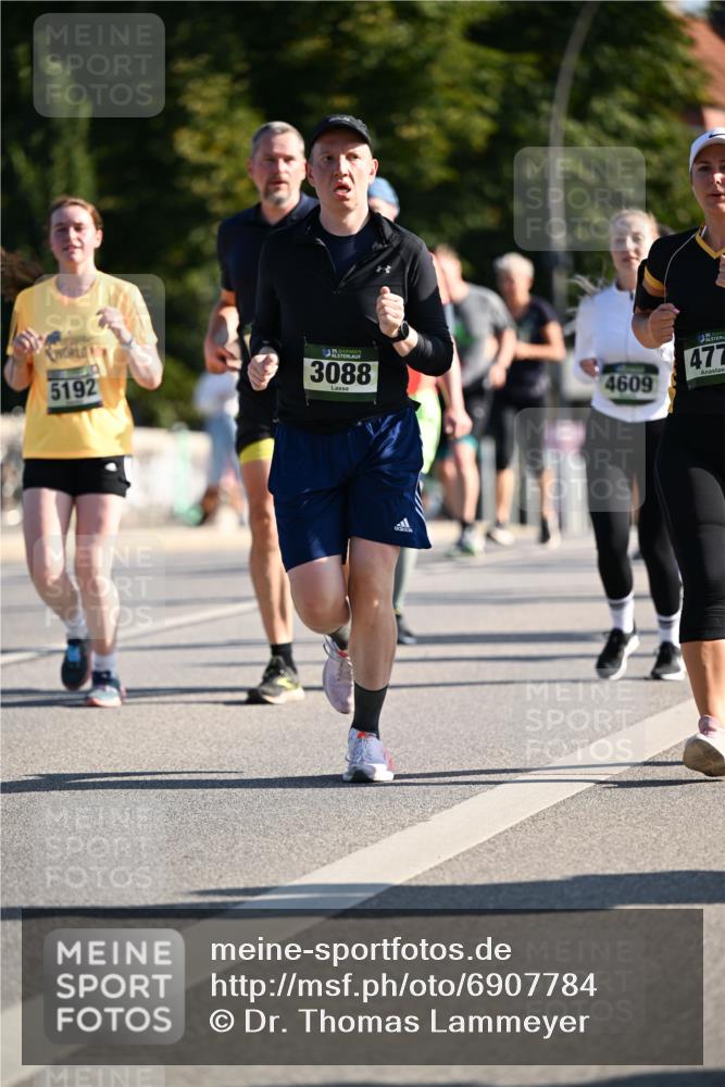 01.09.2024 - BARMER Alsterlauf Dr. Thomas Lammeyer http://msf.ph/oto/6907784 01.09.2024 09:42:55 Laufen 5192, 3088, 4609, 477 meine-sportfotos.de