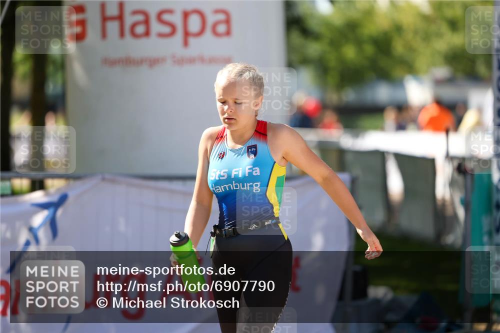 01.09.2024 - 17. Tribühne Triathlon Michael Strokosch http://msf.ph/oto/6907790 01.09.2024 11:25:53 Ziel 184 meine-sportfotos.de