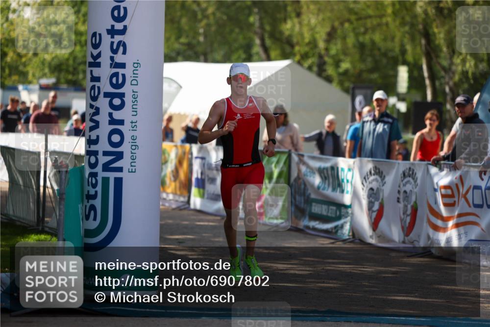 01.09.2024 - 17. Tribühne Triathlon Michael Strokosch http://msf.ph/oto/6907802 01.09.2024 11:42:49 Ziel 361 meine-sportfotos.de