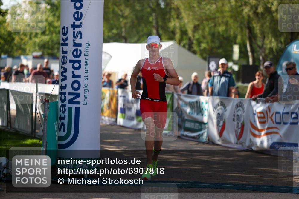 01.09.2024 - 17. Tribühne Triathlon Michael Strokosch http://msf.ph/oto/6907818 01.09.2024 11:42:50 Ziel 361 meine-sportfotos.de