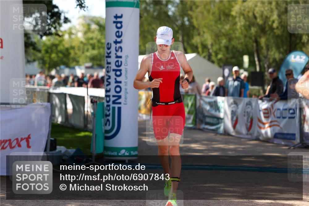 01.09.2024 - 17. Tribühne Triathlon Michael Strokosch http://msf.ph/oto/6907843 01.09.2024 11:42:51 Ziel 361 meine-sportfotos.de