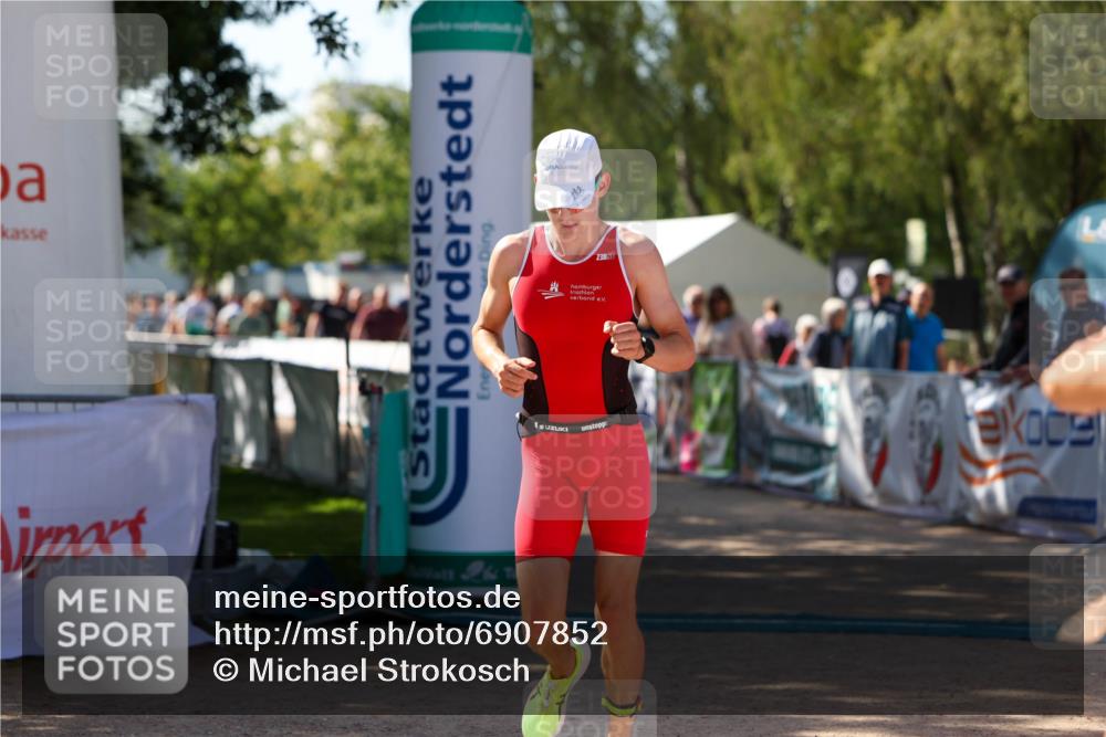 01.09.2024 - 17. Tribühne Triathlon Michael Strokosch http://msf.ph/oto/6907852 01.09.2024 11:42:52 Ziel 361 meine-sportfotos.de