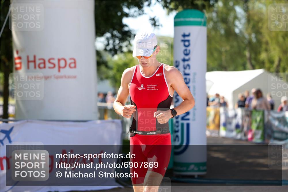 01.09.2024 - 17. Tribühne Triathlon Michael Strokosch http://msf.ph/oto/6907869 01.09.2024 11:42:52 Ziel 361 meine-sportfotos.de
