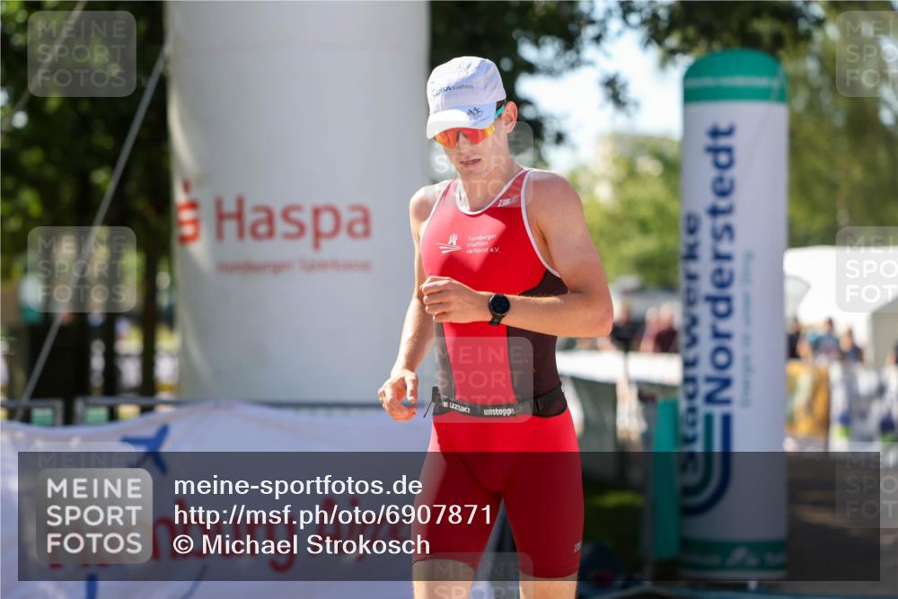 01.09.2024 - 17. Tribühne Triathlon Michael Strokosch http://msf.ph/oto/6907871 01.09.2024 11:42:53 Ziel 361 meine-sportfotos.de