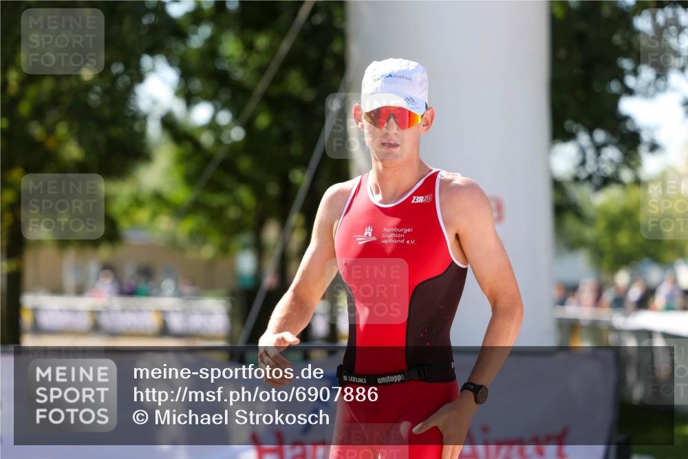 01.09.2024 - 17. Tribühne Triathlon Michael Strokosch http://msf.ph/oto/6907886 01.09.2024 11:42:53 Ziel 361 meine-sportfotos.de