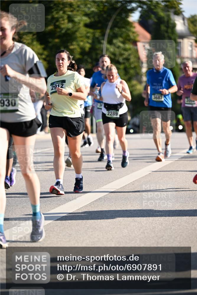 01.09.2024 - BARMER Alsterlauf Dr. Thomas Lammeyer http://msf.ph/oto/6907891 01.09.2024 09:42:59 Laufen 930, 2912, 2289, 3687 meine-sportfotos.de