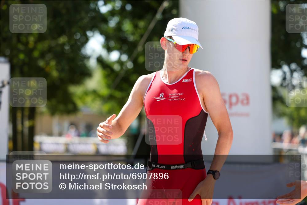 01.09.2024 - 17. Tribühne Triathlon Michael Strokosch http://msf.ph/oto/6907896 01.09.2024 11:42:54 Ziel 361 meine-sportfotos.de