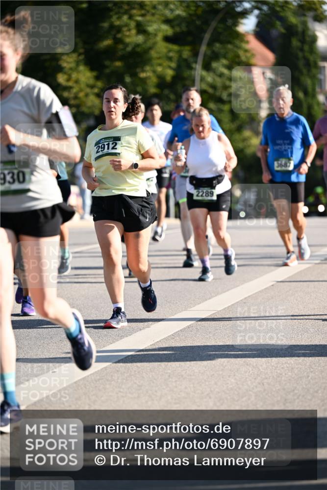 01.09.2024 - BARMER Alsterlauf Dr. Thomas Lammeyer http://msf.ph/oto/6907897 01.09.2024 09:42:59 Laufen 930, 2912, 2289, 3687 meine-sportfotos.de