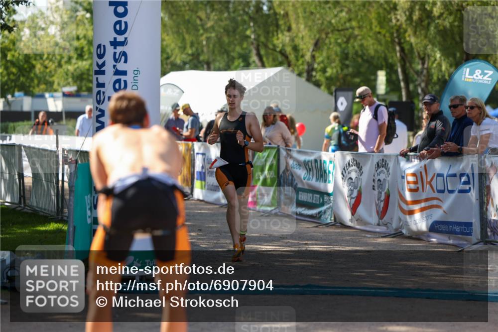 01.09.2024 - 17. Tribühne Triathlon Michael Strokosch http://msf.ph/oto/6907904 01.09.2024 11:44:22 Ziel 384 meine-sportfotos.de