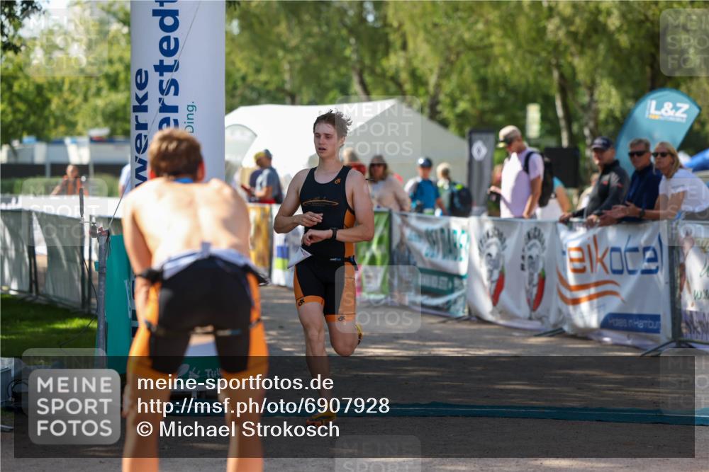 01.09.2024 - 17. Tribühne Triathlon Michael Strokosch http://msf.ph/oto/6907928 01.09.2024 11:44:22 Ziel 384 meine-sportfotos.de