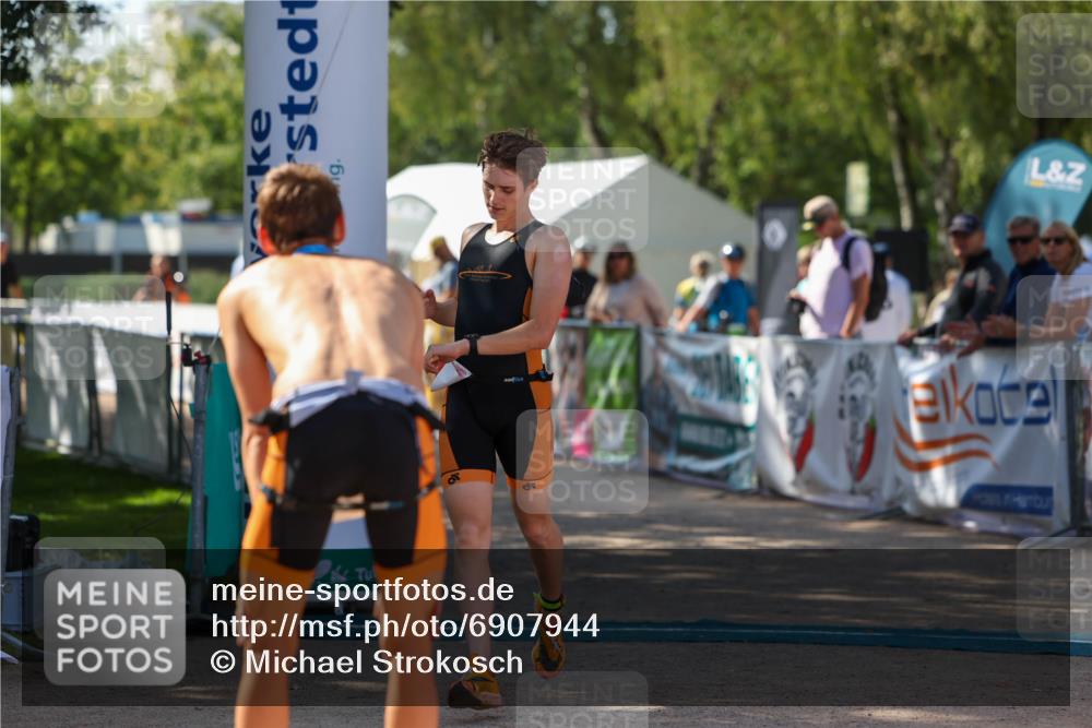01.09.2024 - 17. Tribühne Triathlon Michael Strokosch http://msf.ph/oto/6907944 01.09.2024 11:44:23 Ziel 384 meine-sportfotos.de