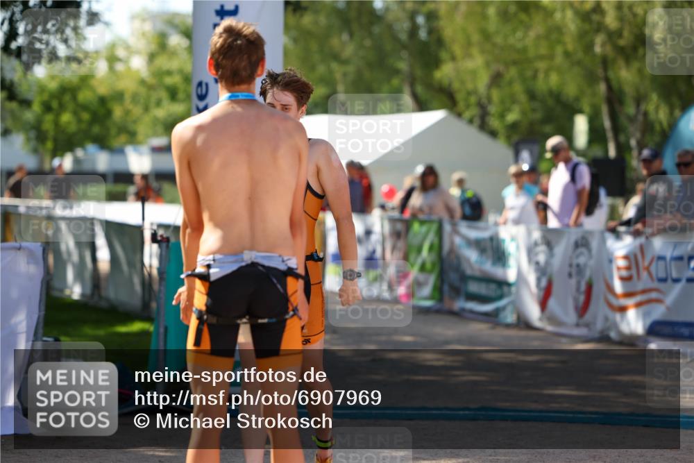 01.09.2024 - 17. Tribühne Triathlon Michael Strokosch http://msf.ph/oto/6907969 01.09.2024 11:44:24 Ziel 384 meine-sportfotos.de