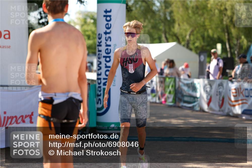 01.09.2024 - 17. Tribühne Triathlon Michael Strokosch http://msf.ph/oto/6908046 01.09.2024 11:44:34 Ziel 317 meine-sportfotos.de