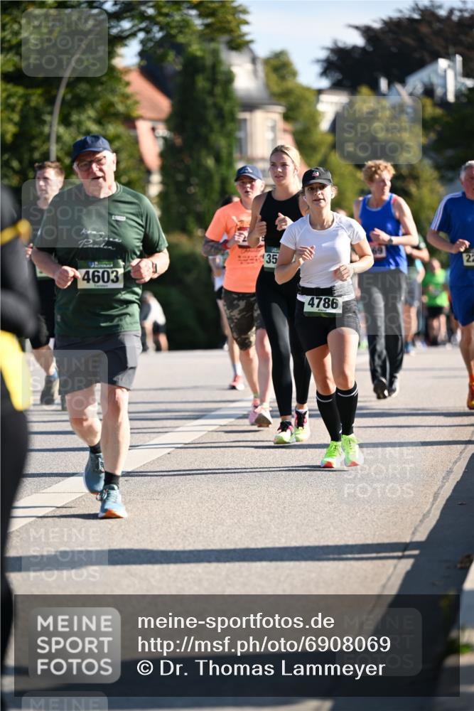 01.09.2024 - BARMER Alsterlauf Dr. Thomas Lammeyer http://msf.ph/oto/6908069 01.09.2024 09:43:07 Laufen 4603, 35, 4786, 22 meine-sportfotos.de