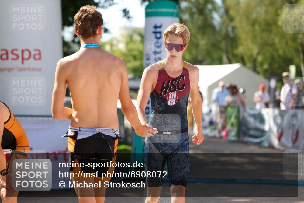 01.09.2024 - 17. Tribühne Triathlon Michael Strokosch http://msf.ph/oto/6908072 01.09.2024 11:44:35 Ziel 317 meine-sportfotos.de