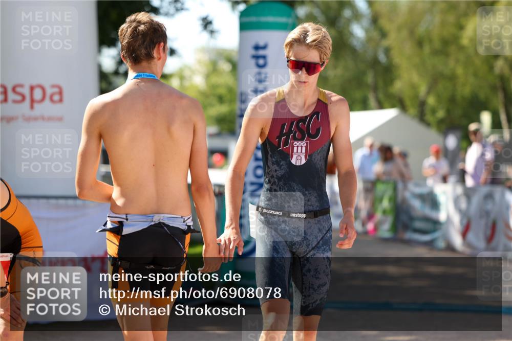 01.09.2024 - 17. Tribühne Triathlon Michael Strokosch http://msf.ph/oto/6908078 01.09.2024 11:44:35 Ziel 317 meine-sportfotos.de