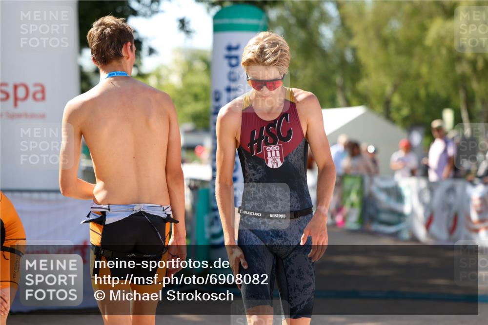 01.09.2024 - 17. Tribühne Triathlon Michael Strokosch http://msf.ph/oto/6908082 01.09.2024 11:44:36 Ziel 317 meine-sportfotos.de