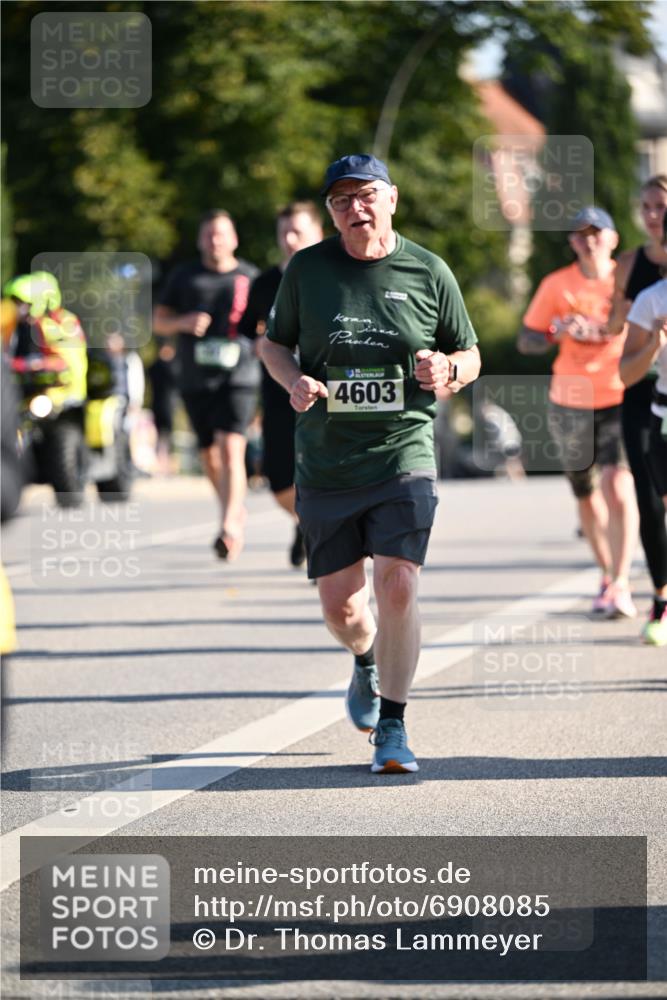 01.09.2024 - BARMER Alsterlauf Dr. Thomas Lammeyer http://msf.ph/oto/6908085 01.09.2024 09:43:07 Laufen 4603 meine-sportfotos.de