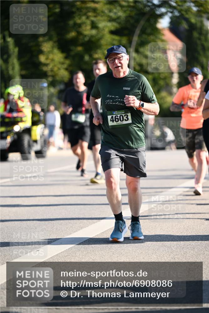 01.09.2024 - BARMER Alsterlauf Dr. Thomas Lammeyer http://msf.ph/oto/6908086 01.09.2024 09:43:07 Laufen 4603 meine-sportfotos.de