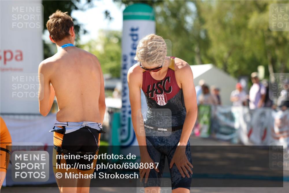 01.09.2024 - 17. Tribühne Triathlon Michael Strokosch http://msf.ph/oto/6908087 01.09.2024 11:44:36 Ziel 317 meine-sportfotos.de