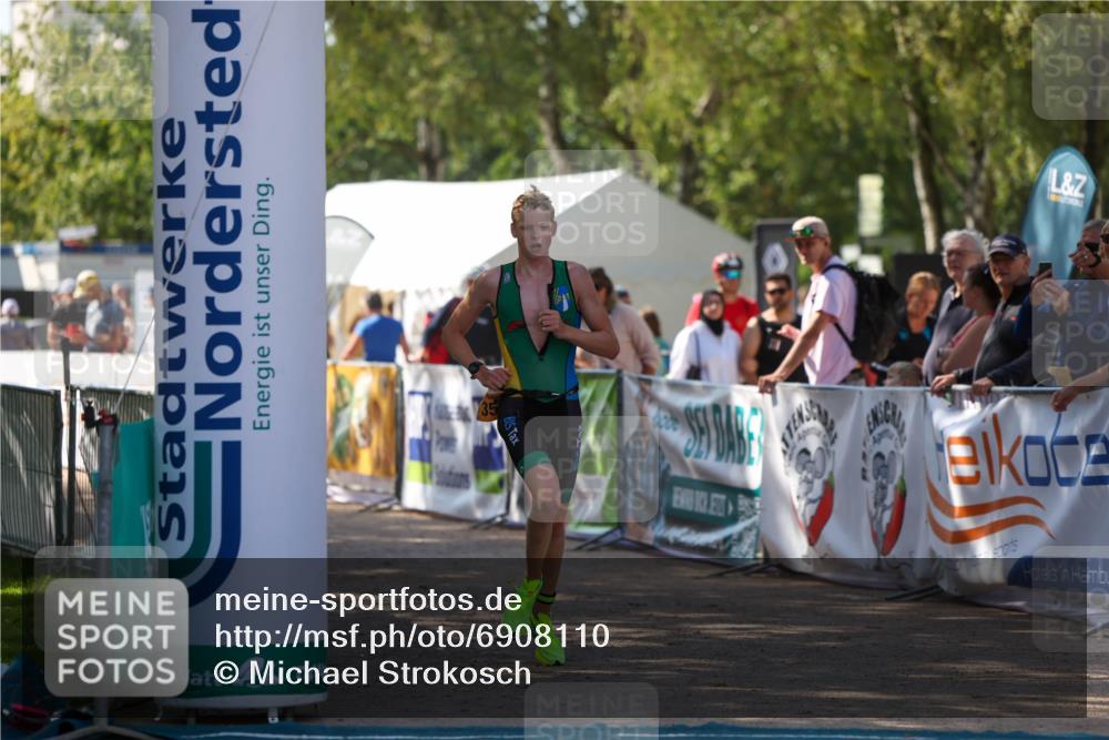 01.09.2024 - 17. Tribühne Triathlon Michael Strokosch http://msf.ph/oto/6908110 01.09.2024 11:45:07 Ziel 351 meine-sportfotos.de