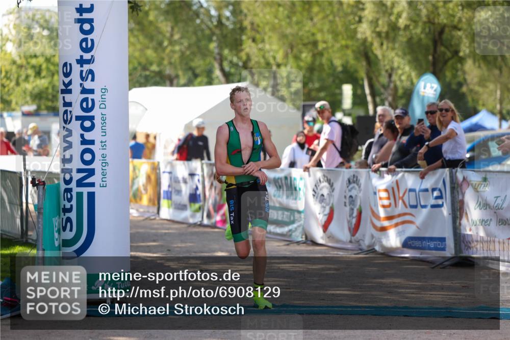 01.09.2024 - 17. Tribühne Triathlon Michael Strokosch http://msf.ph/oto/6908129 01.09.2024 11:45:07 Ziel 351 meine-sportfotos.de