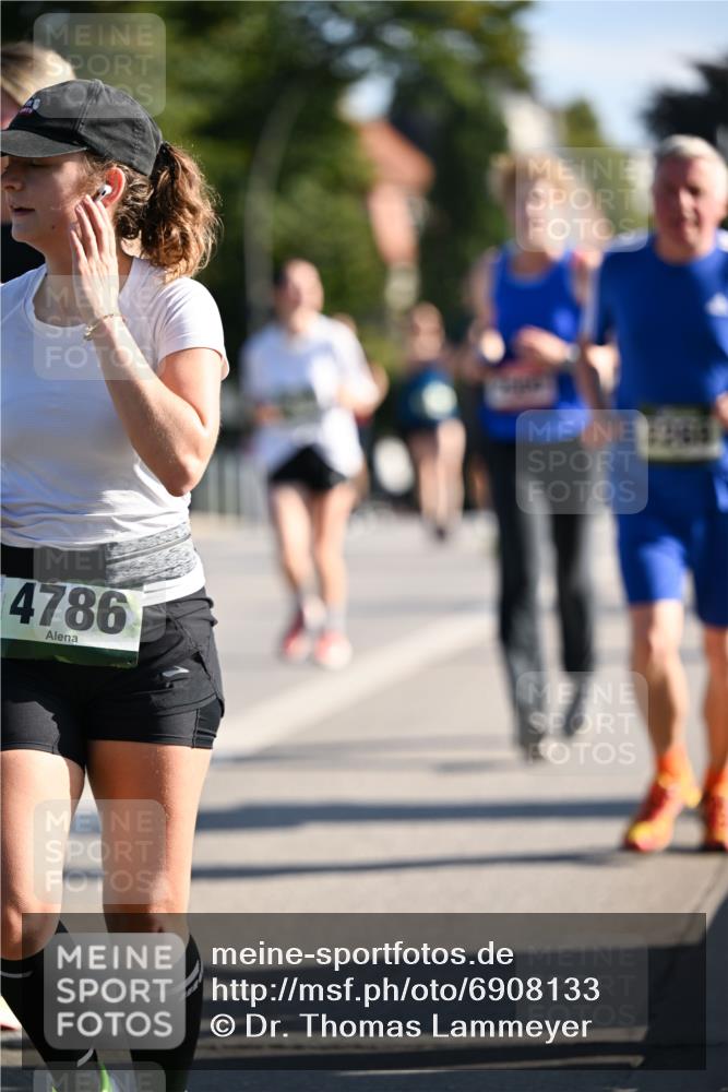 01.09.2024 - BARMER Alsterlauf Dr. Thomas Lammeyer http://msf.ph/oto/6908133 01.09.2024 09:43:10 Laufen 4786 meine-sportfotos.de