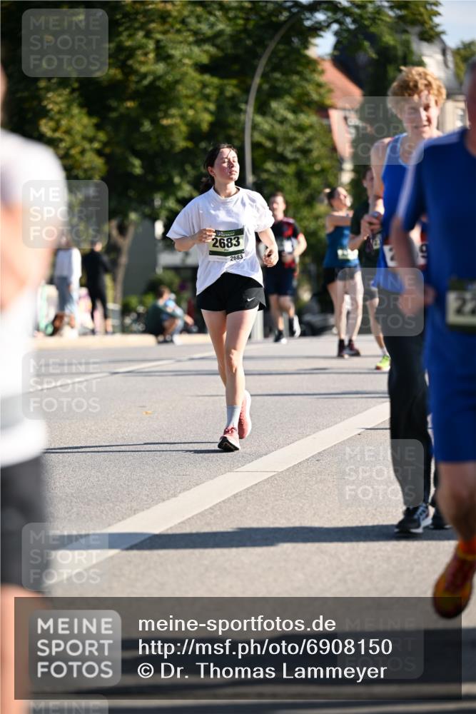 01.09.2024 - BARMER Alsterlauf Dr. Thomas Lammeyer http://msf.ph/oto/6908150 01.09.2024 09:43:11 Laufen 2683, 2683, 2 meine-sportfotos.de
