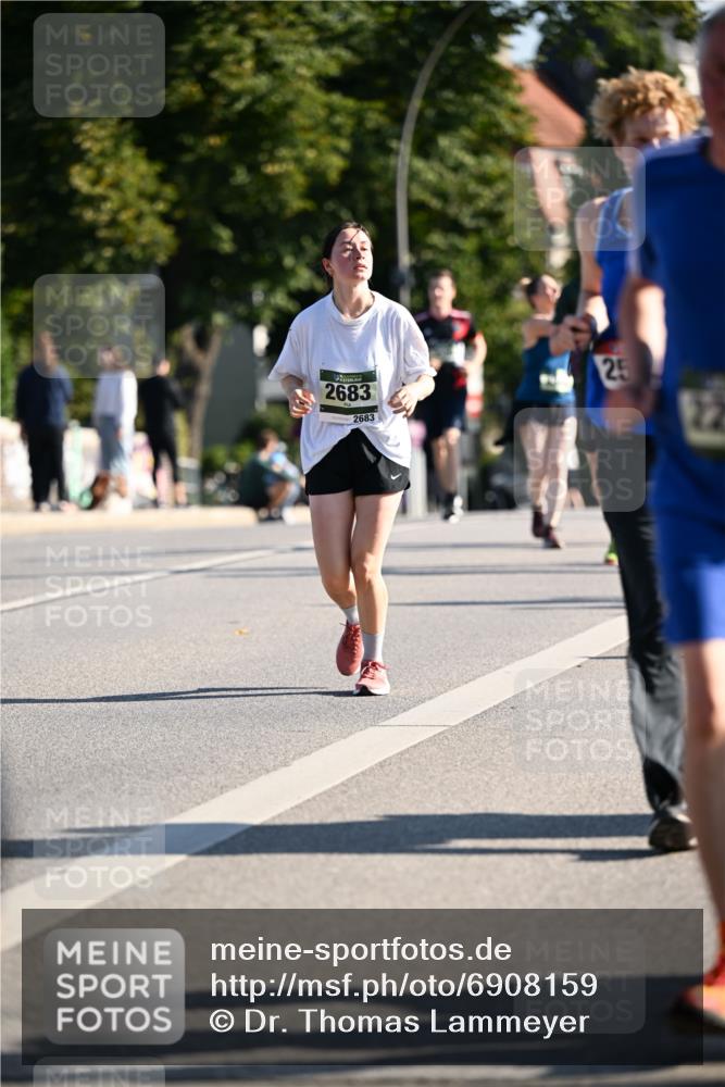 01.09.2024 - BARMER Alsterlauf Dr. Thomas Lammeyer http://msf.ph/oto/6908159 01.09.2024 09:43:11 Laufen 2683, 2683, 25 meine-sportfotos.de