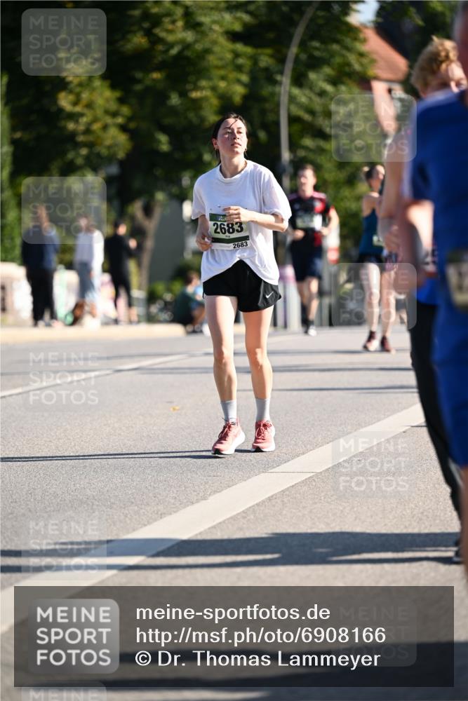01.09.2024 - BARMER Alsterlauf Dr. Thomas Lammeyer http://msf.ph/oto/6908166 01.09.2024 09:43:11 Laufen 2683, 2683 meine-sportfotos.de
