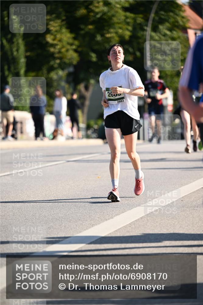 01.09.2024 - BARMER Alsterlauf Dr. Thomas Lammeyer http://msf.ph/oto/6908170 01.09.2024 09:43:11 Laufen 2600, 2683 meine-sportfotos.de