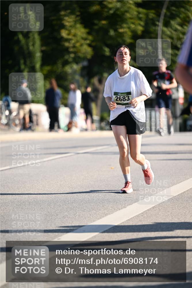 01.09.2024 - BARMER Alsterlauf Dr. Thomas Lammeyer http://msf.ph/oto/6908174 01.09.2024 09:43:12 Laufen 2683, 2683 meine-sportfotos.de