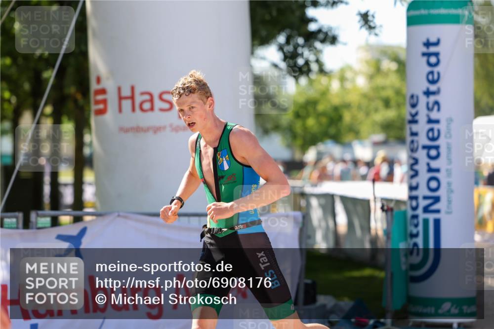 01.09.2024 - 17. Tribühne Triathlon Michael Strokosch http://msf.ph/oto/6908176 01.09.2024 11:45:09 Ziel 351 meine-sportfotos.de