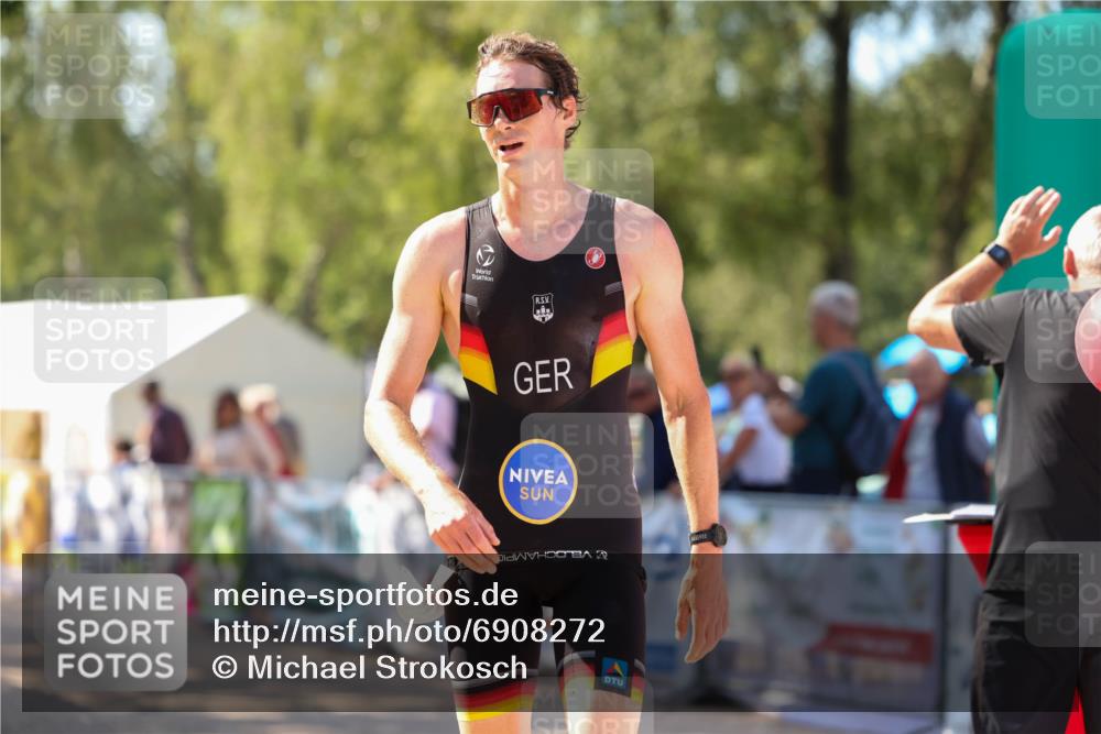 01.09.2024 - 17. Tribühne Triathlon Michael Strokosch http://msf.ph/oto/6908272 01.09.2024 11:45:23 Ziel 436 meine-sportfotos.de