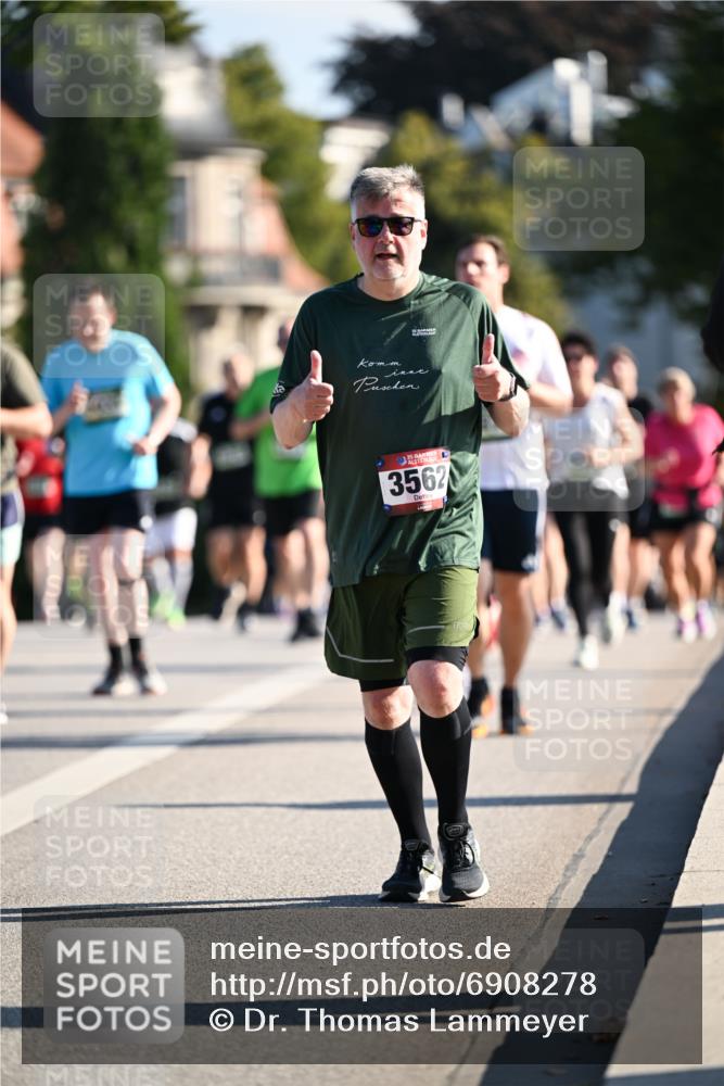 01.09.2024 - BARMER Alsterlauf Dr. Thomas Lammeyer http://msf.ph/oto/6908278 01.09.2024 09:43:17 Laufen 3562 meine-sportfotos.de