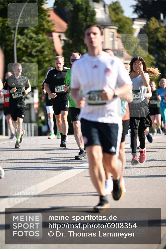 01.09.2024 - BARMER Alsterlauf Dr. Thomas Lammeyer http://msf.ph/oto/6908354 01.09.2024 09:43:20 Laufen 4338, 3528, 75 meine-sportfotos.de