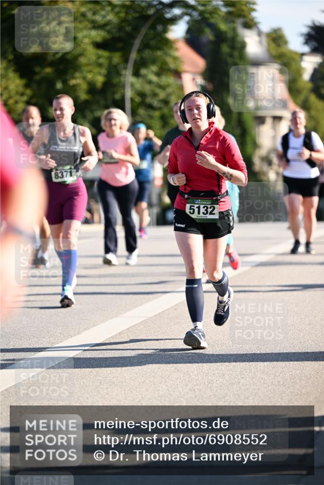 01.09.2024 - BARMER Alsterlauf Dr. Thomas Lammeyer http://msf.ph/oto/6908552 01.09.2024 09:43:29 Laufen 8371, 35, 5132 meine-sportfotos.de
