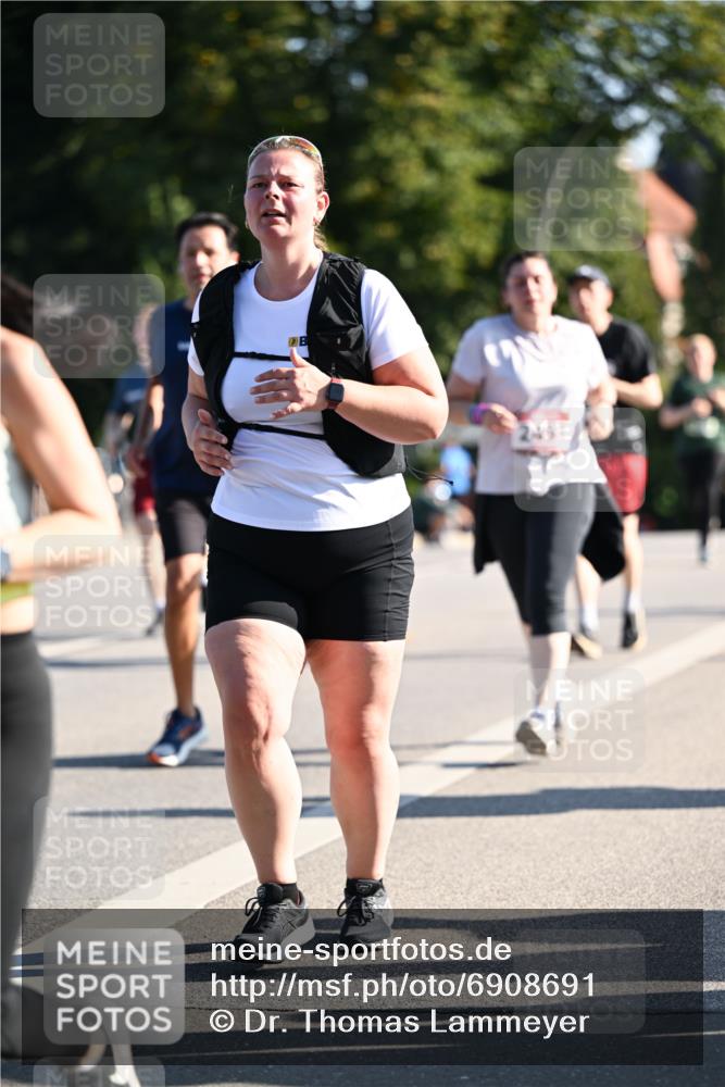 01.09.2024 - BARMER Alsterlauf Dr. Thomas Lammeyer http://msf.ph/oto/6908691 01.09.2024 09:43:36 Laufen 2498 meine-sportfotos.de